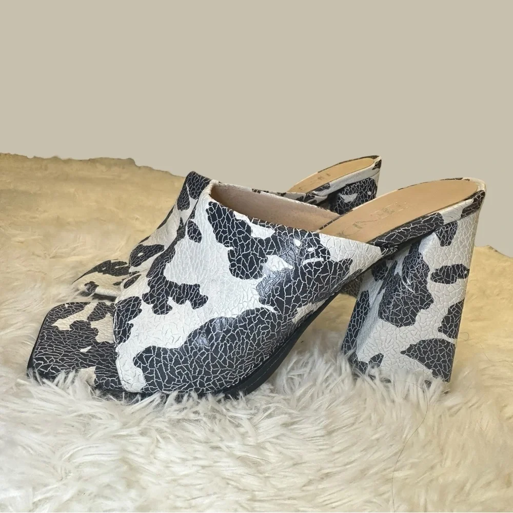 BE DII Blue & White Floral Print Mules - Picture 7 of 11